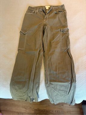 Cargo Pants in Olive Green